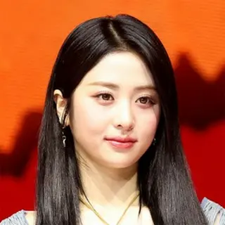 HUH YUNJIN（LE SSERAFIM）のインスタグラム